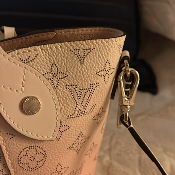 Louis Vuitton Mahina Hina gradient bag RARE color! & dustbag - Picture 10 of 15